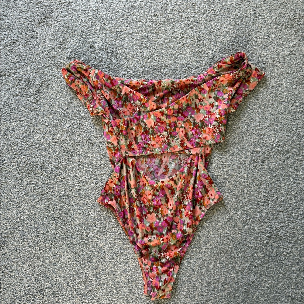 Lush Floral Off-Shoulder Bodysuit - Multicolor - Picture 2 of 3